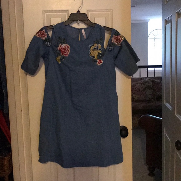 Chambray Zara dress, beaded/embroidered flowers - Picture 1 of 3